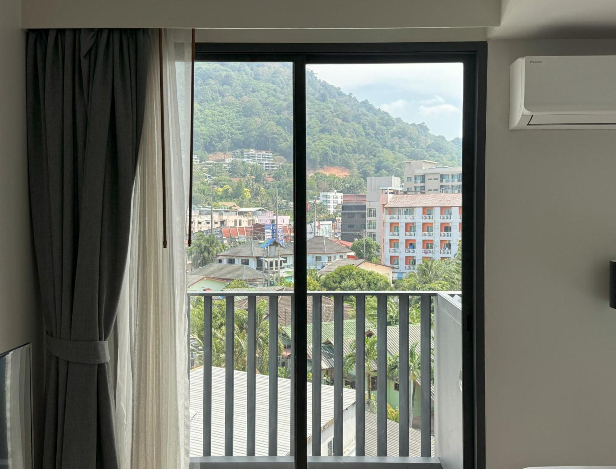 เดอะเดค คอนโด บายลอฟตี้ Patong ห้อง รูปภาพ